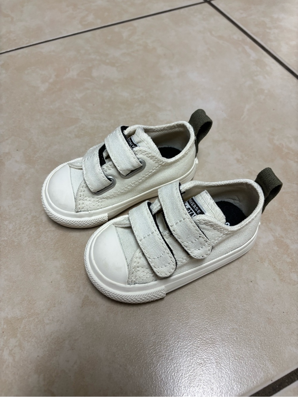 White Baby Converse sneakers size US 3